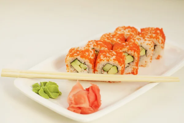 Świeże i smaczne bułki sushi — Zdjęcie stockowe