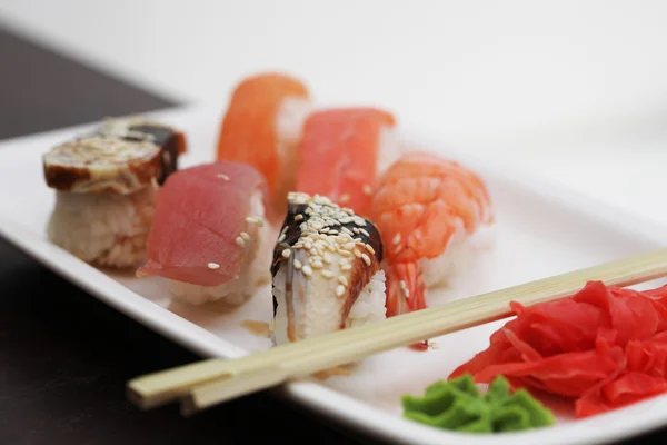 Sushi. gutes japanisches Essen. — Stockfoto