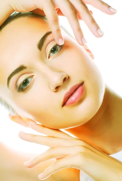Vacker hälsa kvinna ansikte med ren renhet hud — Stockfoto