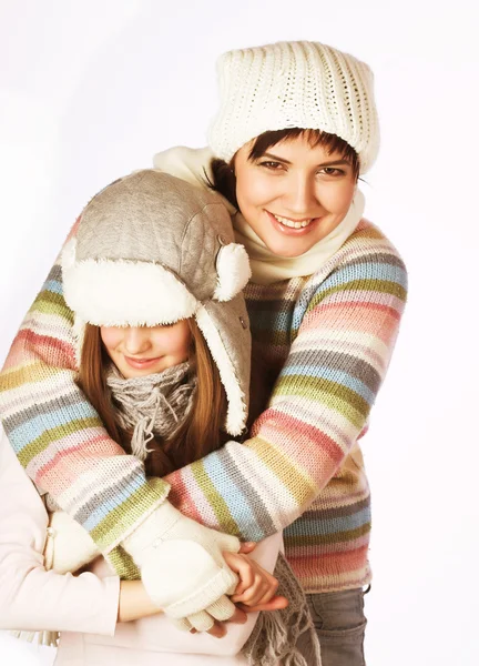 Mère avec enfant en chapeaux d'hiver — Photo