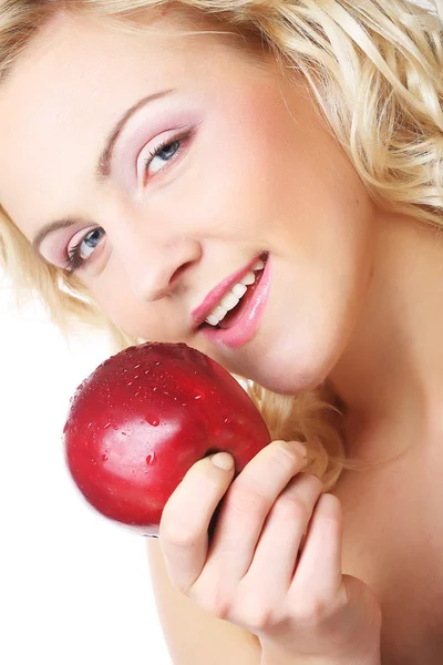 Mulher sorridente com maçã vermelha — Fotografia de Stock