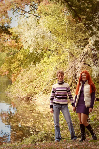 Two pretty girls walking in autumn park — Stock Photo, Image