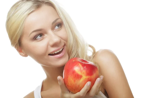 Leende kvinna med rött äpple — Stockfoto