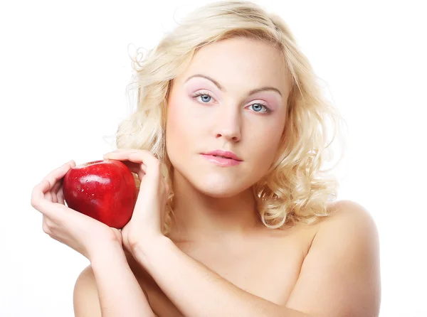 Leende kvinna med rött äpple — Stockfoto