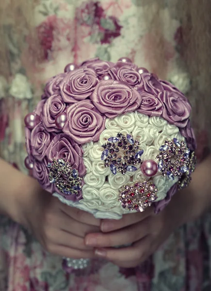 花束とリトルレディ — ストック写真