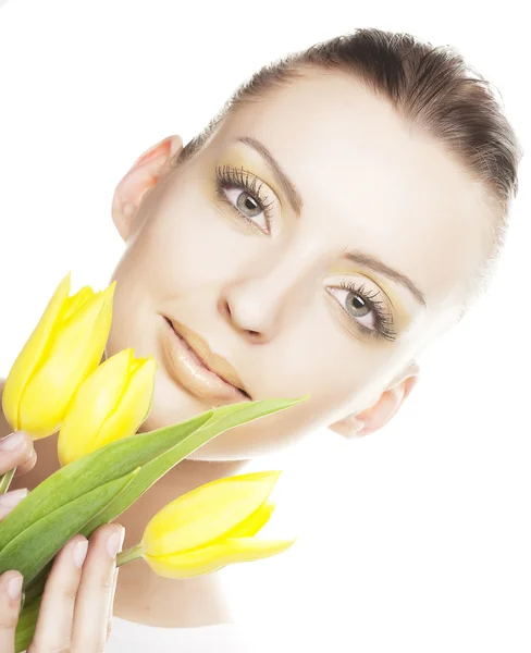 Mujer con ramo de tulipanes amarillos —  Fotos de Stock