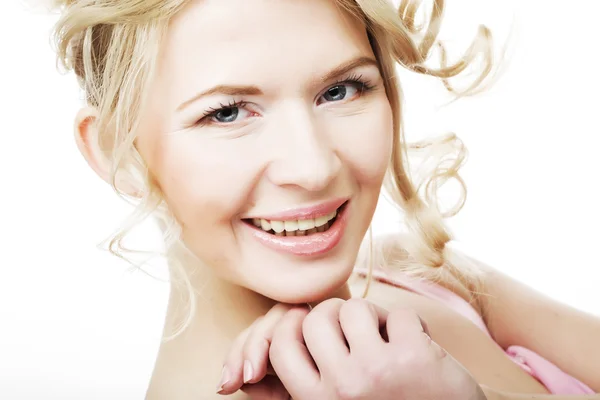 Retrato de una hermosa joven — Foto de Stock