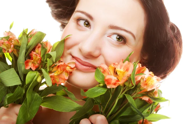 Donna con fiori rosa-gialli brillanti — Foto Stock