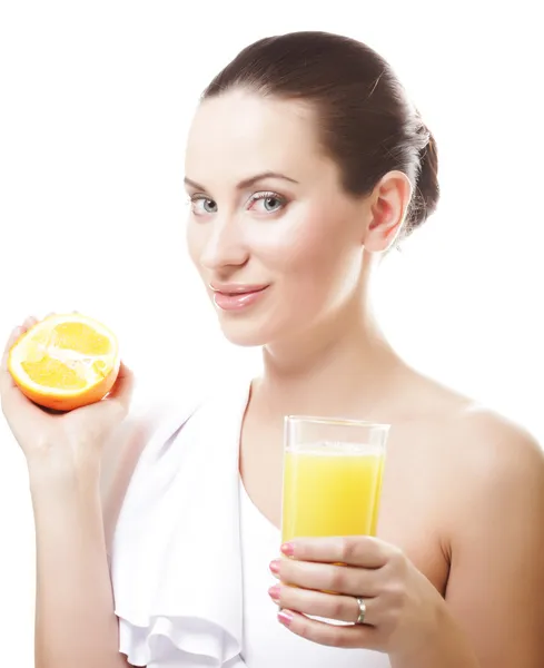 Mulher bebendo suco de laranja — Fotografia de Stock