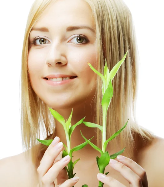 SPA. jovem com bambu . — Fotografia de Stock