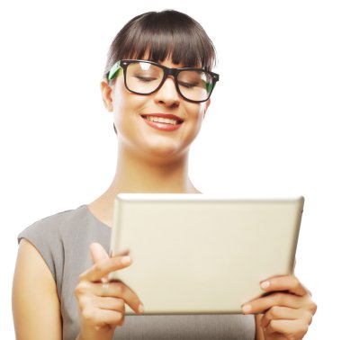 tablet bilgisayar kullanarak iş kadını