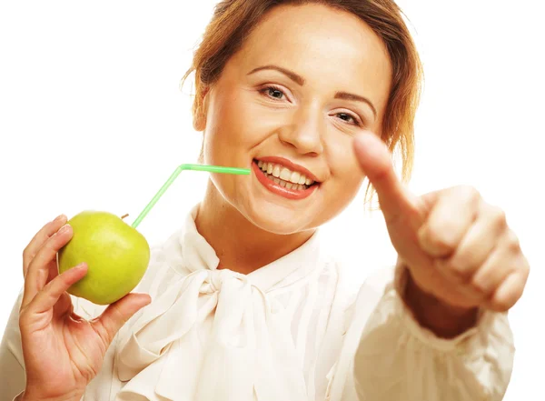 Mujer con cóctel de manzana y paja — Foto de Stock