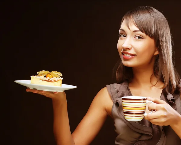 Donna attraente con caffè e dessert — Foto Stock