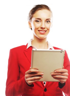 İş kadını mobil tablet bilgisayar kullanıyor