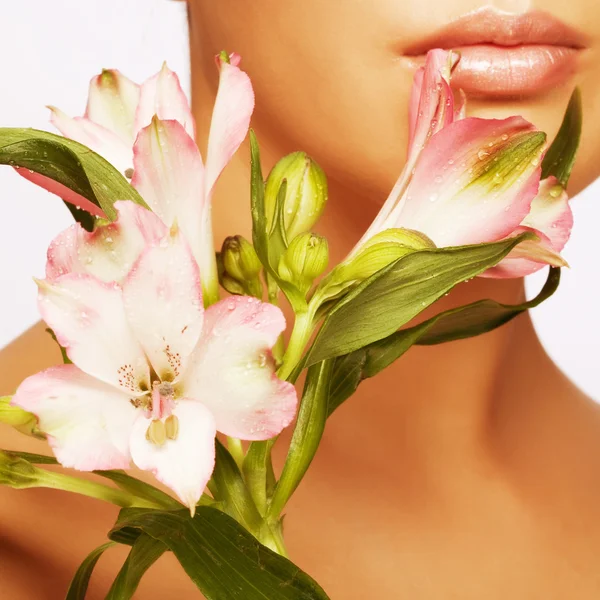 Beautiful woman with pink flower — Stock Photo, Image