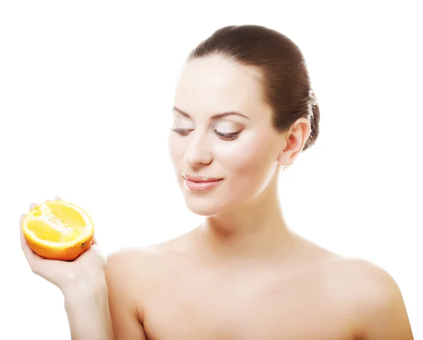 Mujer con naranjas en las manos —  Fotos de Stock