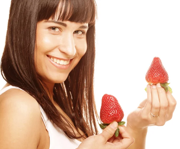 Bela mulher sorridente feliz com morango — Fotografia de Stock