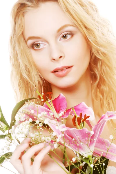 Mujer con flores rosas — Foto de Stock