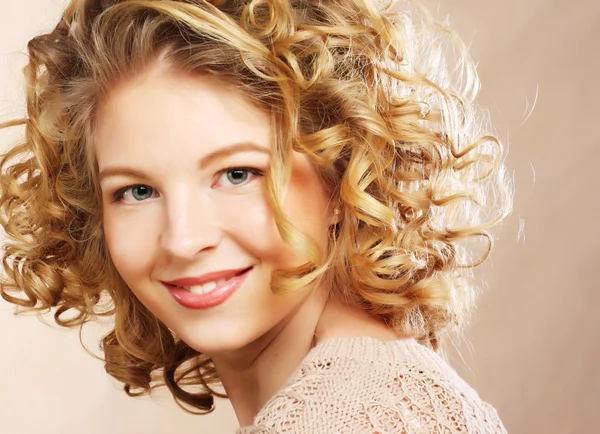 Young woman with curly hair — Stock Photo, Image