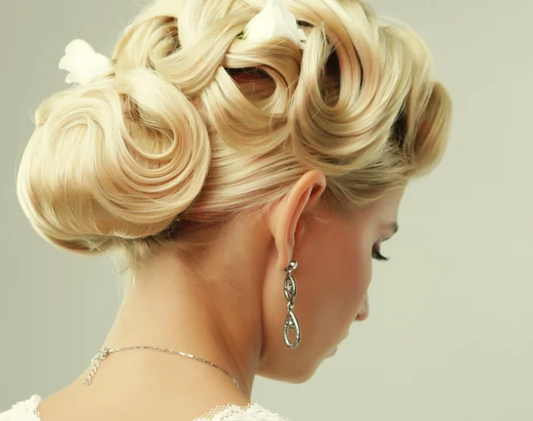 Penteado de casamento de beleza. Noiva. — Fotografia de Stock