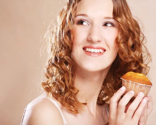 Mujer con pastel — Foto de Stock