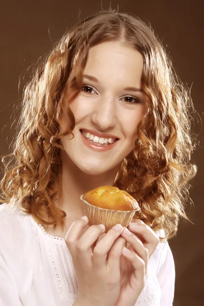 Donna con torta — Foto Stock
