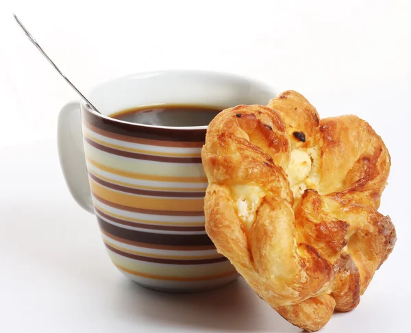 Torta al cioccolato con una tazza di caffè — Foto Stock