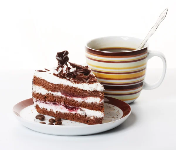 Stuk van chocolade taart met koffie — Stockfoto