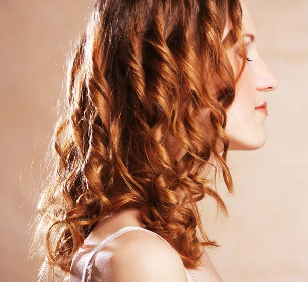 Capelli rossi ricci femminili - vista posteriore — Foto Stock