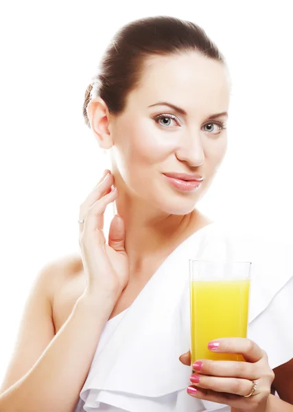 Menina beber suco de laranja — Fotografia de Stock