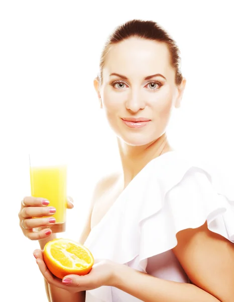 Mulher bebendo suco de laranja — Fotografia de Stock