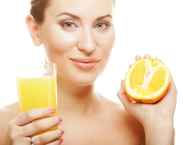 Mujer bebiendo jugo de naranja —  Fotos de Stock