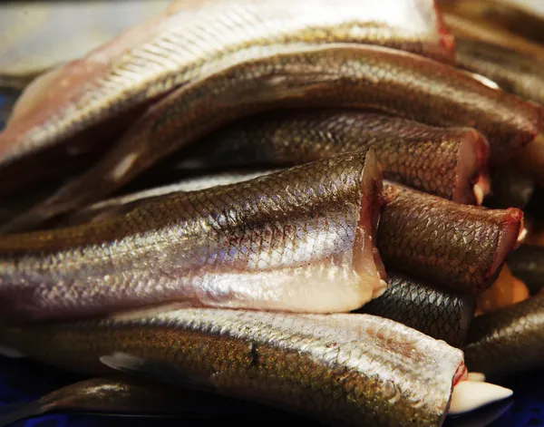 Smażone małe ryby pachniały na patelni — Zdjęcie stockowe