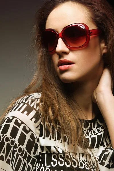 선글라스를 입고 여성 초상화 — 스톡 사진