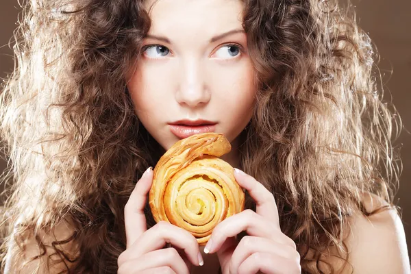 Girl with cake — Stock Photo, Image