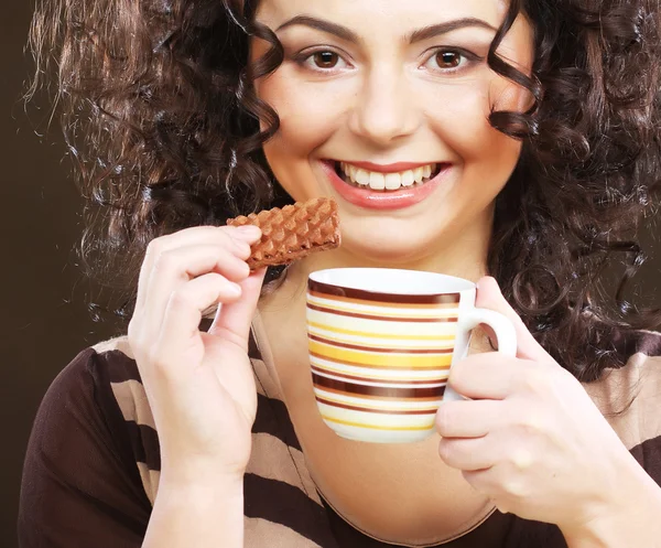 Mujer con café y galletas — Foto de Stock