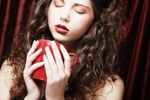 漂亮女人喝咖啡 — 图库照片