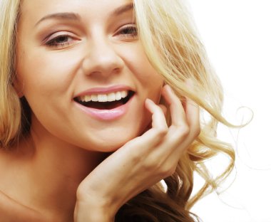 pırıl pırıl genç sarışın bir kadın