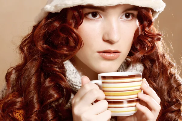 Young pretty woman drinking coffee — Stock Photo, Image