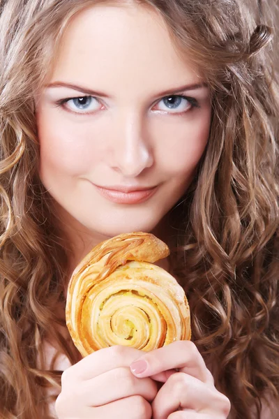 Menina beleza com biscoito — Fotografia de Stock