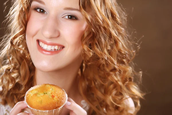 Girl with cake — Stock Photo, Image