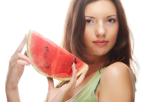 Frau hält Wassermelone zum Anbeißen bereit — Stockfoto