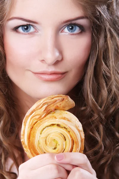 Menina beleza com biscoito — Fotografia de Stock