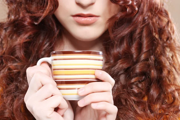 Young pretty woman drinking coffee — Stock Photo, Image