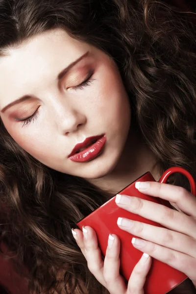 Jolie femme buvant du café — Photo