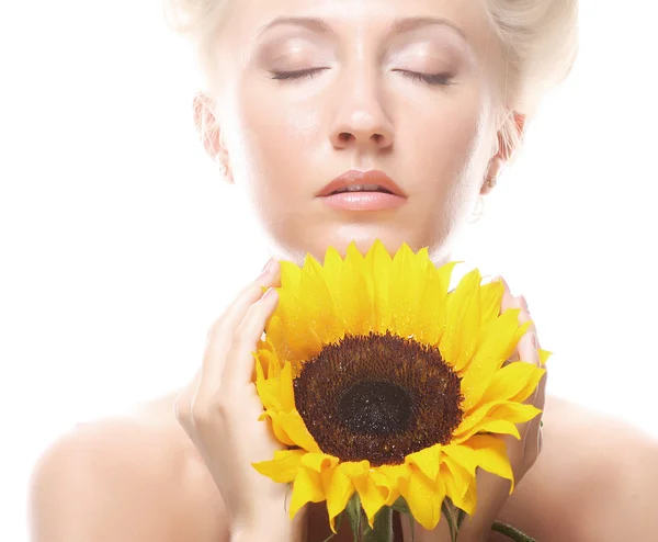 Mujer feliz con girasol —  Fotos de Stock