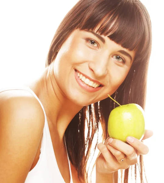 Jeune femme souriante heureuse avec pomme — Photo