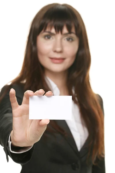 Kobieta trzyma wizytówkę i uśmiechając się — Zdjęcie stockowe