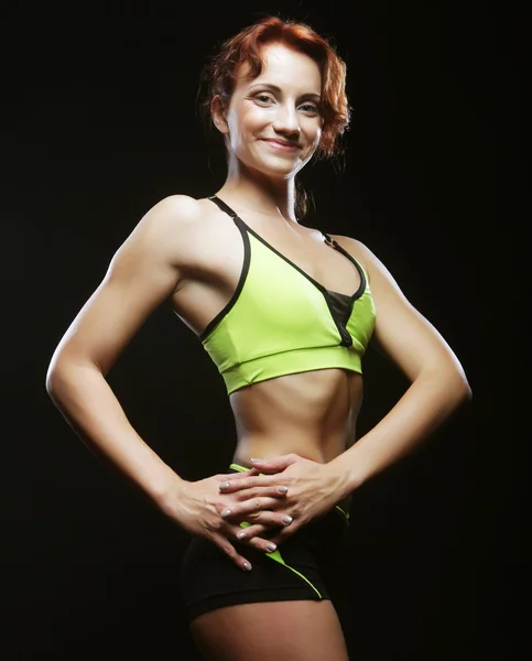 Junge Fitness-Frau — Stockfoto