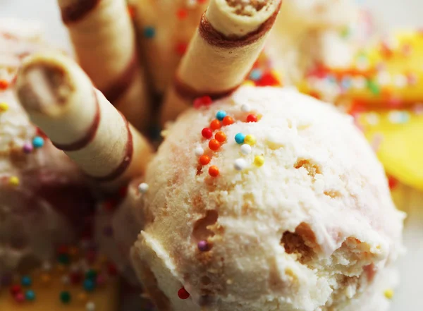 Helado de fresa con mango — Foto de Stock